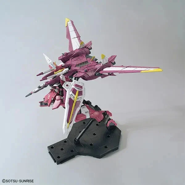 MG 1/100 ZGMF-X09A Justice Gundam Model Kit - Image 5